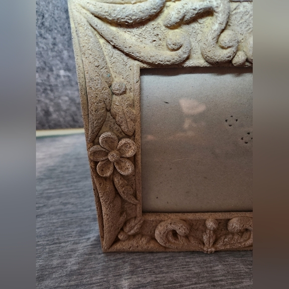 Vintage STONE RESIN PICTURE FRAME 4.5 x 4.5 Photo Swirl Sand Flowers Easel - Picture 2 of 7